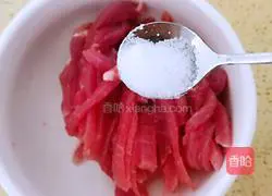 Illustration of how to make fried meat with potatoes and onions 5