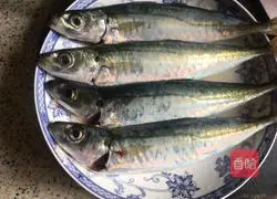 Illustration of how to make dry-roasted light fish 1