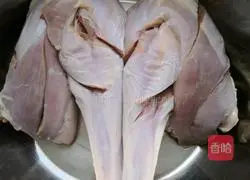 Illustration of how to make roasted turkey legs with vegetables 1