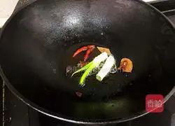 Illustration of how to make bean curd, braised pork and stewed dried bean knots 6