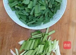 Illustration of how to make fried tofu bento with garlic sprouts 1