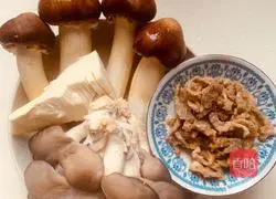Illustration of how to make fried meat slices with big bulbous mushrooms and fresh bamboo shoots for bento 2