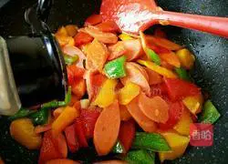 Illustration of how to make fried ham with colored pepper 6