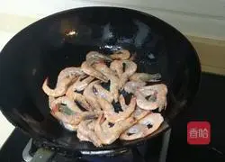 Illustration of Braised Shrimp in Tomato Oil 4