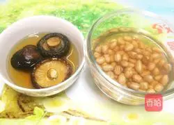 Illustration of how to stew pig trotters with peanuts 2