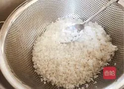 Illustration of how to make dry tofu sausage 4