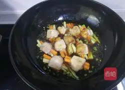 Illustration of how to make chicken wings stuffed with carrots and bitter melon 16