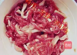 Illustration of how to stir-fry shredded pork with white jade mushrooms 1