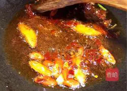 Illustration of how to make stir-fried duck blood with kimchi 4