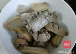 Potato Illustration of how to make carrot stewed chicken and pork ribs 6