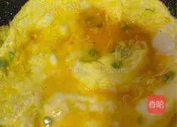 Illustration of how to make sausage and scrambled eggs 5