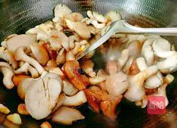 Illustration of how to make fried mushrooms with sea fish 11