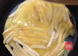 Illustration of how to make French fries and omelette rice (fried rice with French fries, egg and bacon) 3