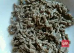 Illustration of how to make fried beef with pickled pepper 4