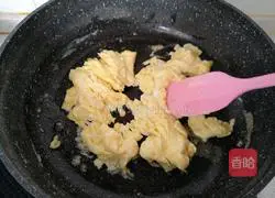Illustration of how to make scrambled eggs with tomatoes 7