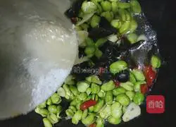 Illustration of how to stir-fry shredded pork with pickled pepper and broad bean rice 4