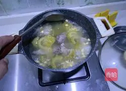 Bitter melon and soybeans Illustration of how to make pork ribs in pot 6
