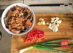 Illustration of braised fish cubes 1