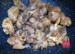 Illustration of Braised Pork Knuckles 4