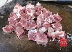 Illustration of how to make braised beef brisket with radish 2