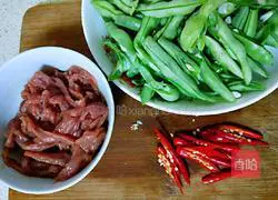 Illustration of how to make fried beans and shredded pork 1