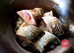 Illustration of how to make crucian carp stewed with tofu 4