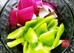 Illustration of home-cooked large plate chicken 4