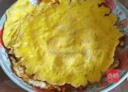 Illustration of how to make egg and ham rolls 7