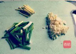 Illustration of how to make braised shrimps with garlic oil 1
