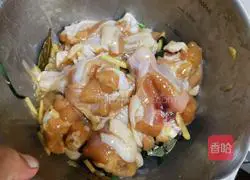 Illustration of how to make crispy fried chicken legs 6