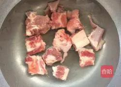 Illustration of how to make radish braised pork ribs 2