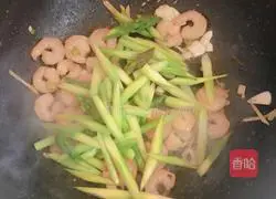 Asparagus, Shrimp and Scrambled Eggs Recipe Illustration 15