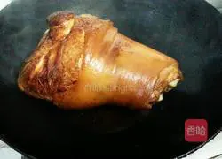 Illustration of stewed elbow 4