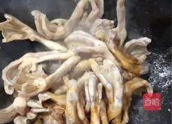 Illustration of braised pork ribs with duck feet 6