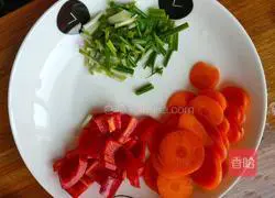 Illustration of how to make stir-fried shredded pork with wild rice beans 3