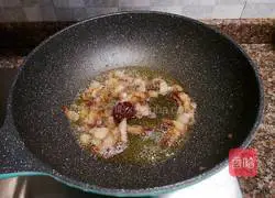 Illustration of how to stir-fry cabbage 8