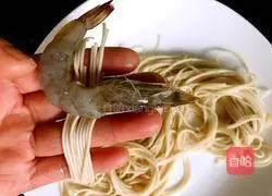 Illustration of how to make shrimps with thousands of threads 7