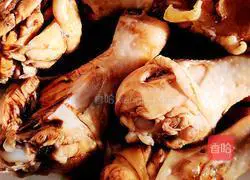 Illustration of how to make braised chicken legs with shredded kelp 4