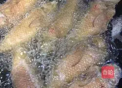 Illustration of how to make fried Yingge fish 5