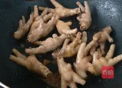 Illustration of how to make beer-braised chicken feet 5