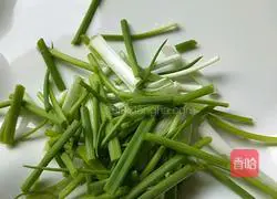 Illustration of how to stir-fry louver shreds with meat sauce 3