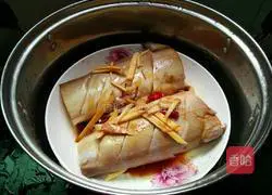 Illustration of how to make salt and pepper steamed fish 5