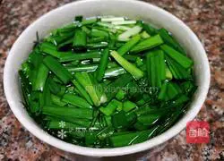 Illustration of how to make stir-fried tofu with leeks 2