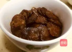 Illustration of how to make braised bamboo shoots, dried vegetables and steamed sausages 2