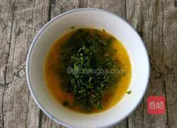 Illustration of how to make Chinese toon sprout omelette 7