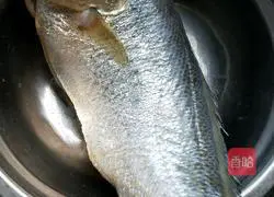 Illustration of how to make spicy fish with perilla 1