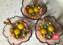 Illustration of how to make blessing eggs 7