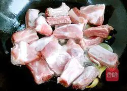 Illustration of how to cook pork ribs with garlic chili sauce 4