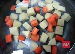 Illustration of how to make curry chicken and potatoes 3