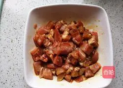 Illustration of how to make fried diced chicken with pineapple 3